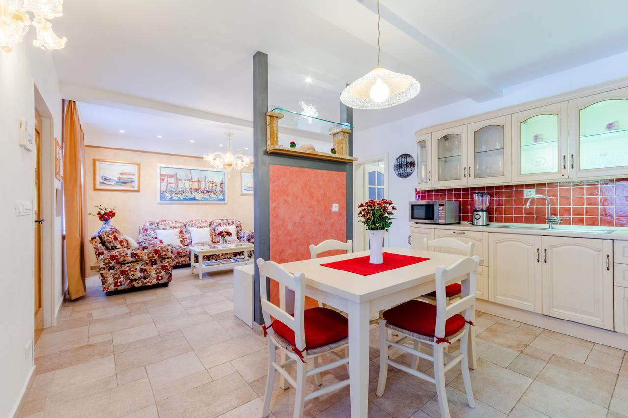 Apartments Villa Camellia - Adults Only ซูเปตาร์ ภายนอก รูปภาพ