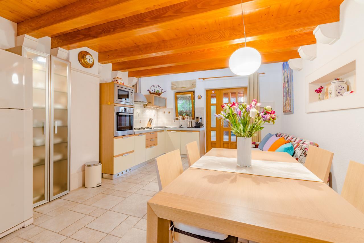 Apartments Villa Camellia - Adults Only ซูเปตาร์ ภายนอก รูปภาพ