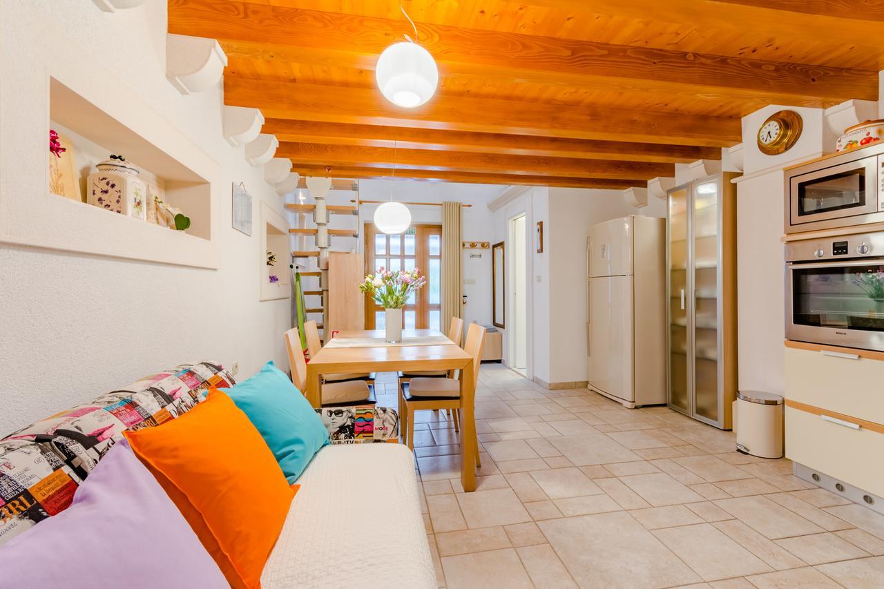 Apartments Villa Camellia - Adults Only ซูเปตาร์ ภายนอก รูปภาพ