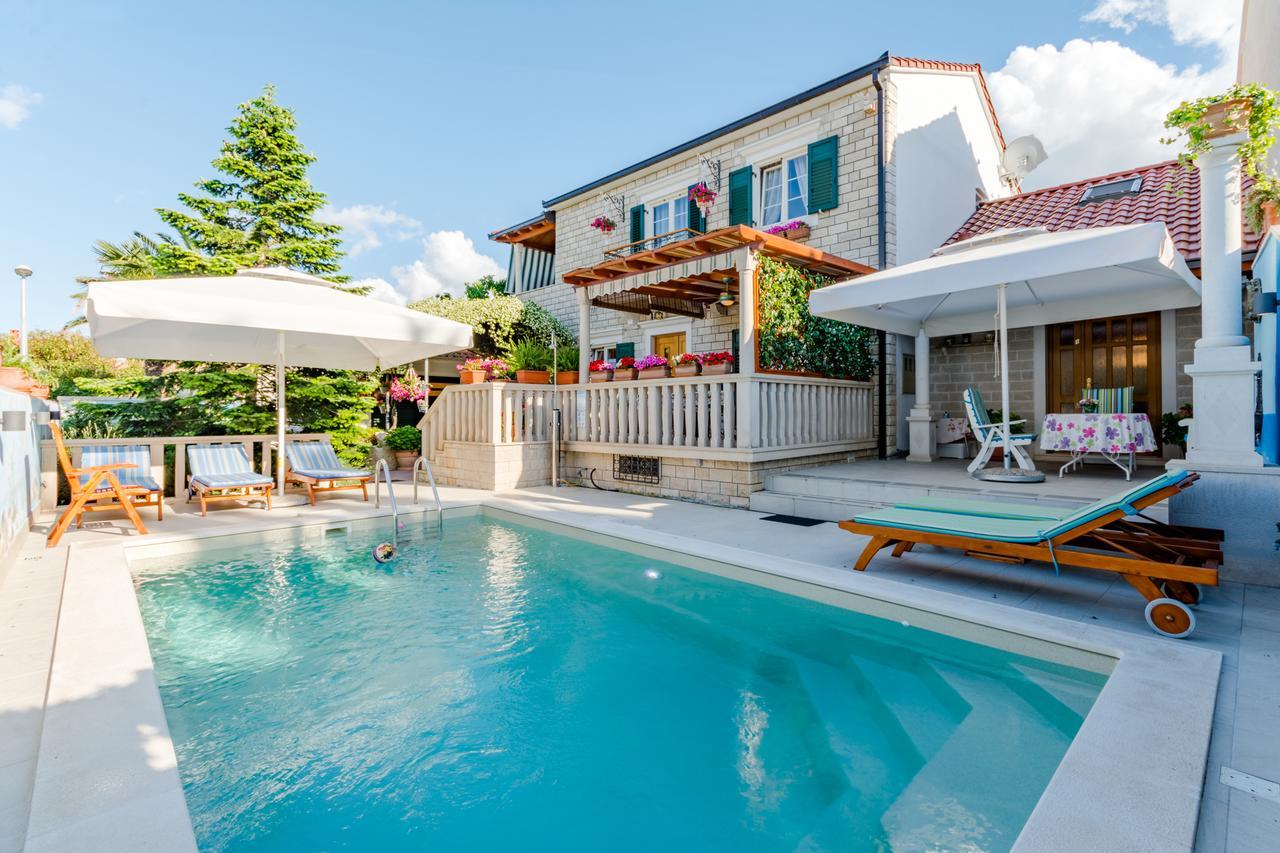 Apartments Villa Camellia - Adults Only ซูเปตาร์ ภายนอก รูปภาพ