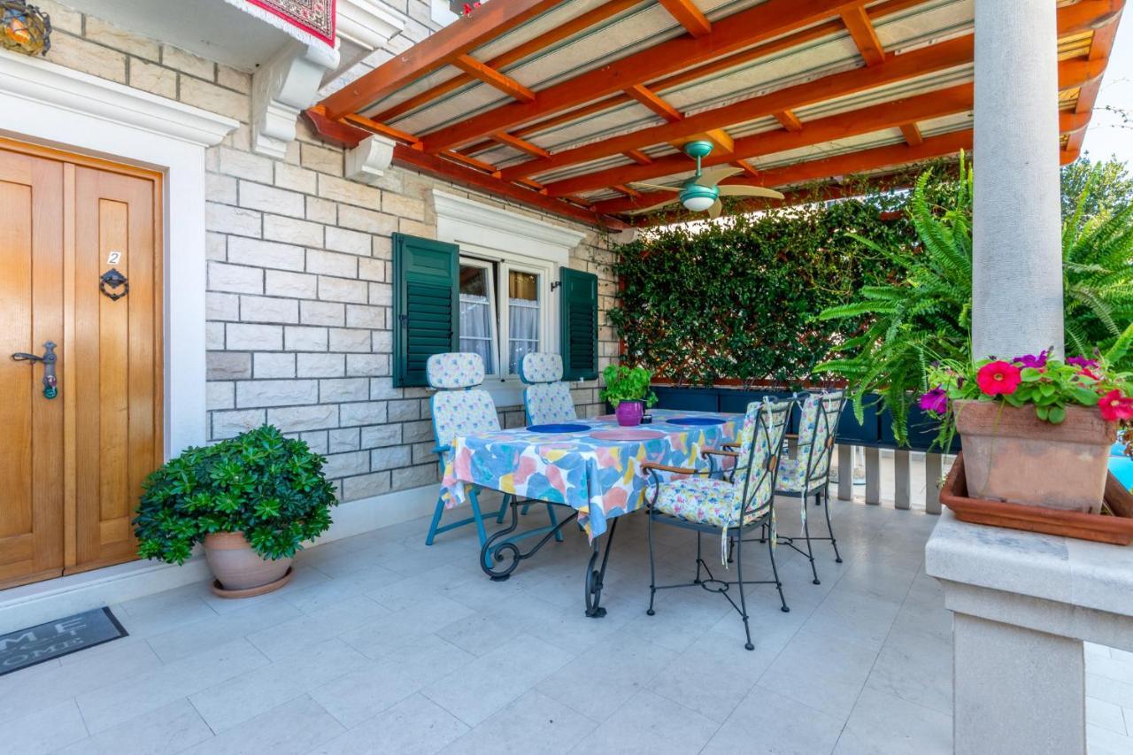 Apartments Villa Camellia - Adults Only ซูเปตาร์ ภายนอก รูปภาพ